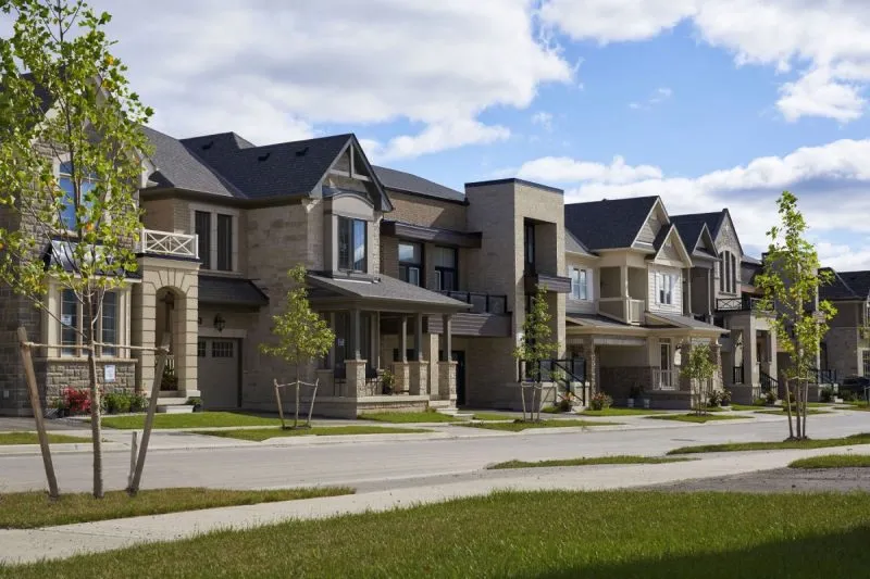 Streetscape of detached homes at Upper Joshua Creek